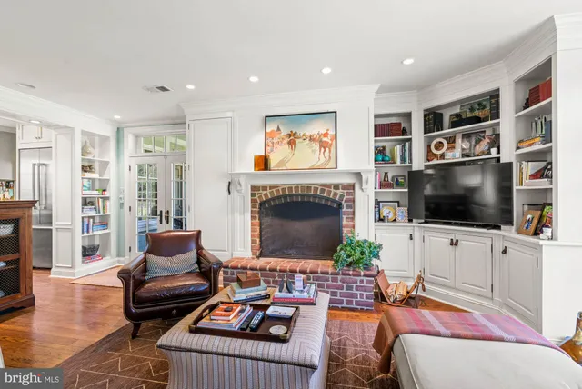 a bed room with a bed and a dresser