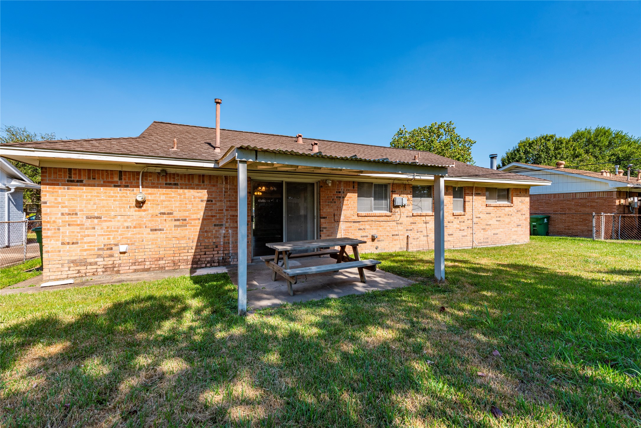 10914 Keese Drive Houston, TX 77089 - Photo 3 of 22 front view of a house with a yard