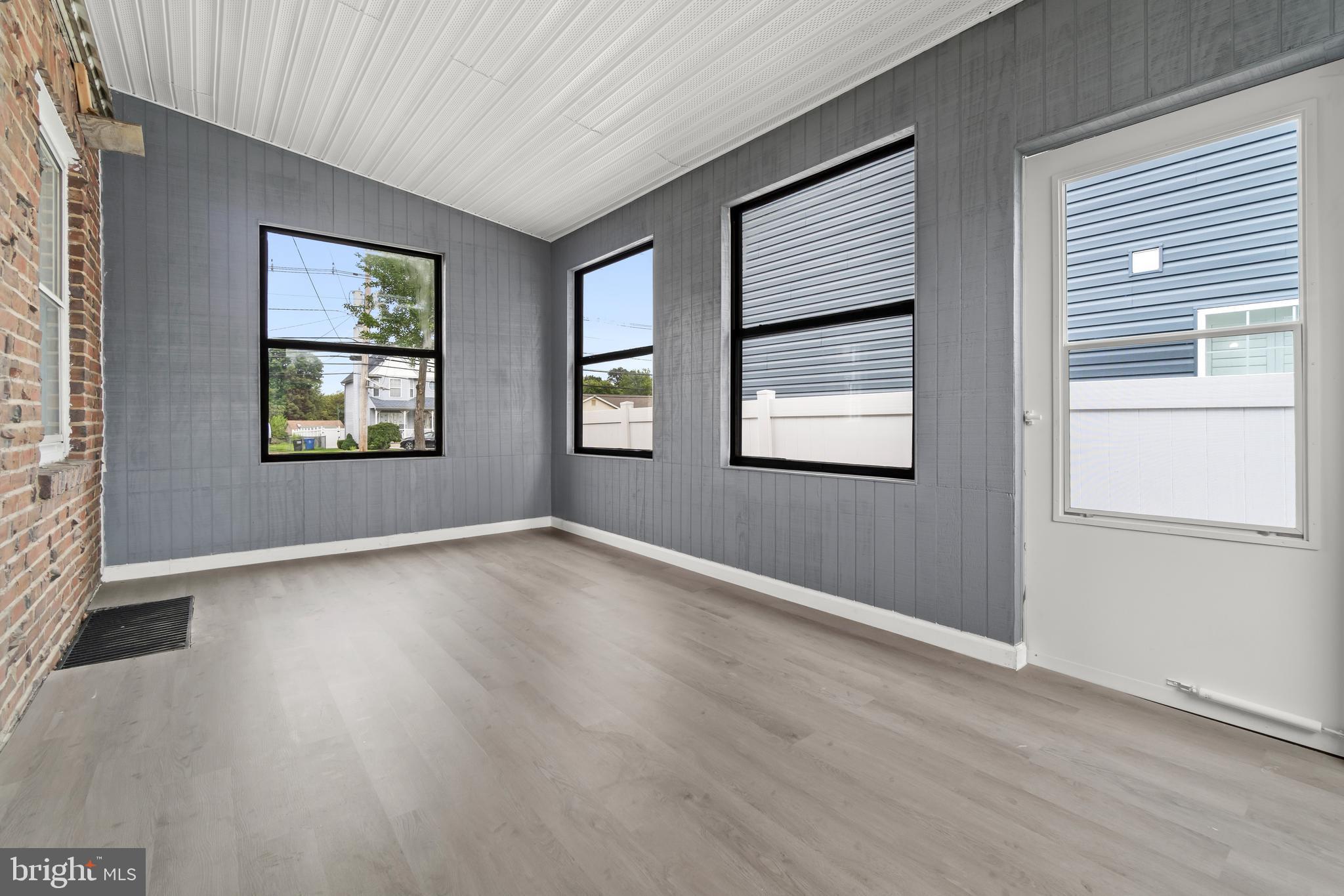 910 South Fairview Street Riverside, NJ 08075 - Photo 6 of 38