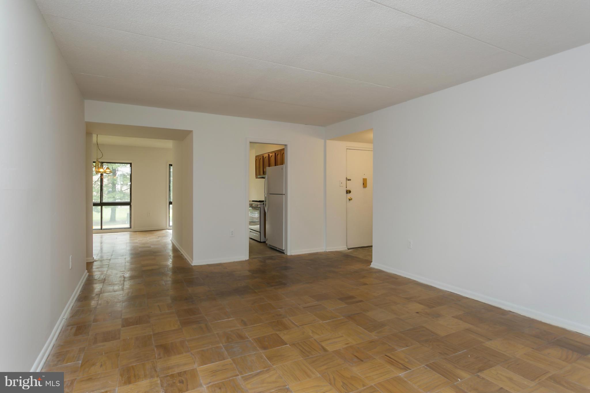 5232 West Running Brook Road, Unit 202 Columbia, MD 21044 - Photo 4 of 21 Living Room