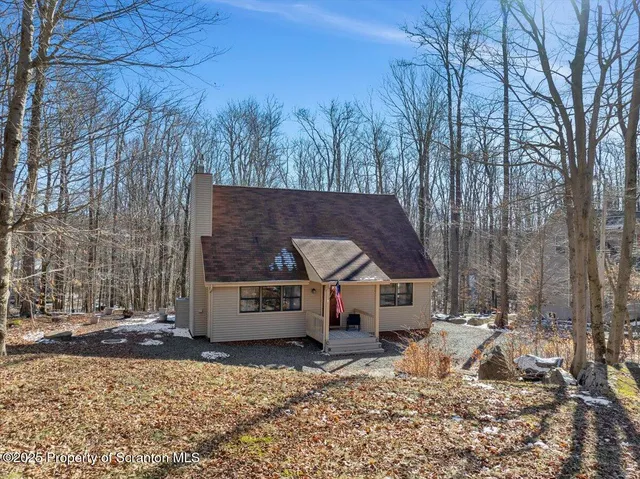 $324,900 | 122 Big Bass Drive, Gouldsboro, PA 18424