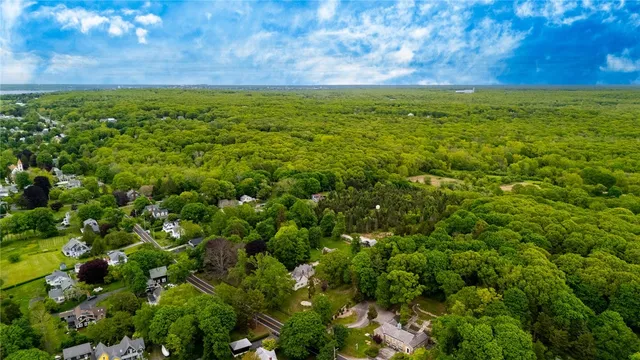 $950,000 | 174 Highland Road, Tiverton, RI 02878