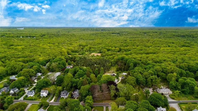 $950,000 | 174 Highland Road, Tiverton, RI 02878