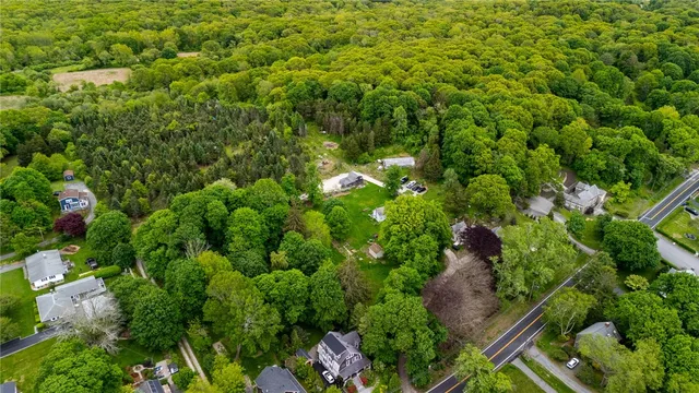 $950,000 | 174 Highland Road, Tiverton, RI 02878