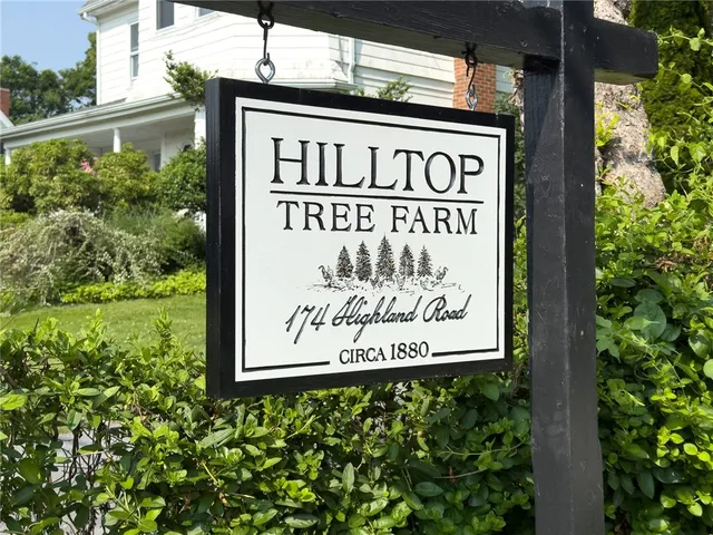 $950,000 | 174 Highland Road, Tiverton, RI 02878