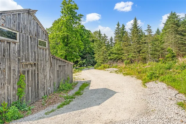 $950,000 | 174 Highland Road, Tiverton, RI 02878