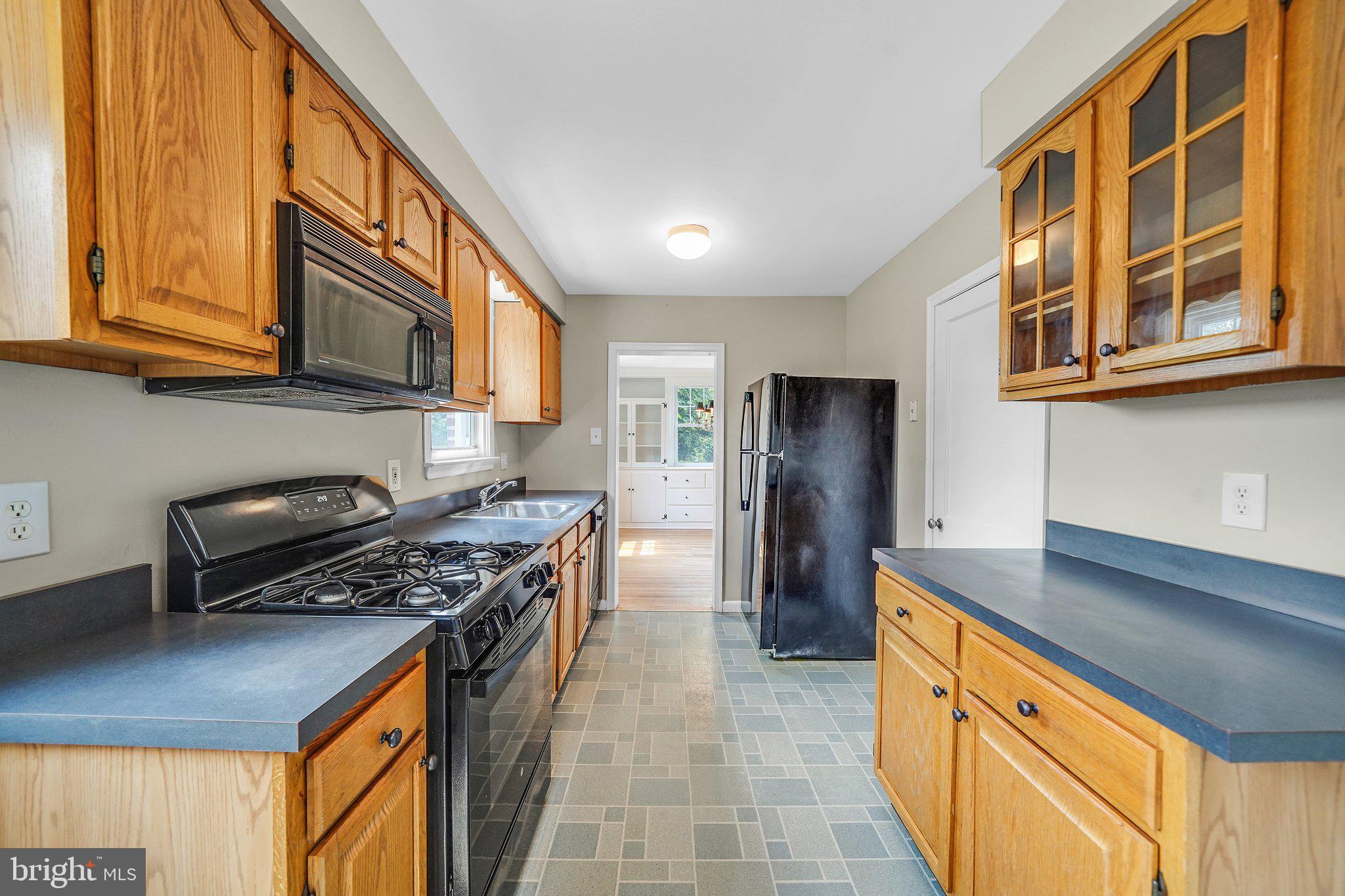 1736 Earlington Road Havertown, PA 19083 - Photo 19 of 32