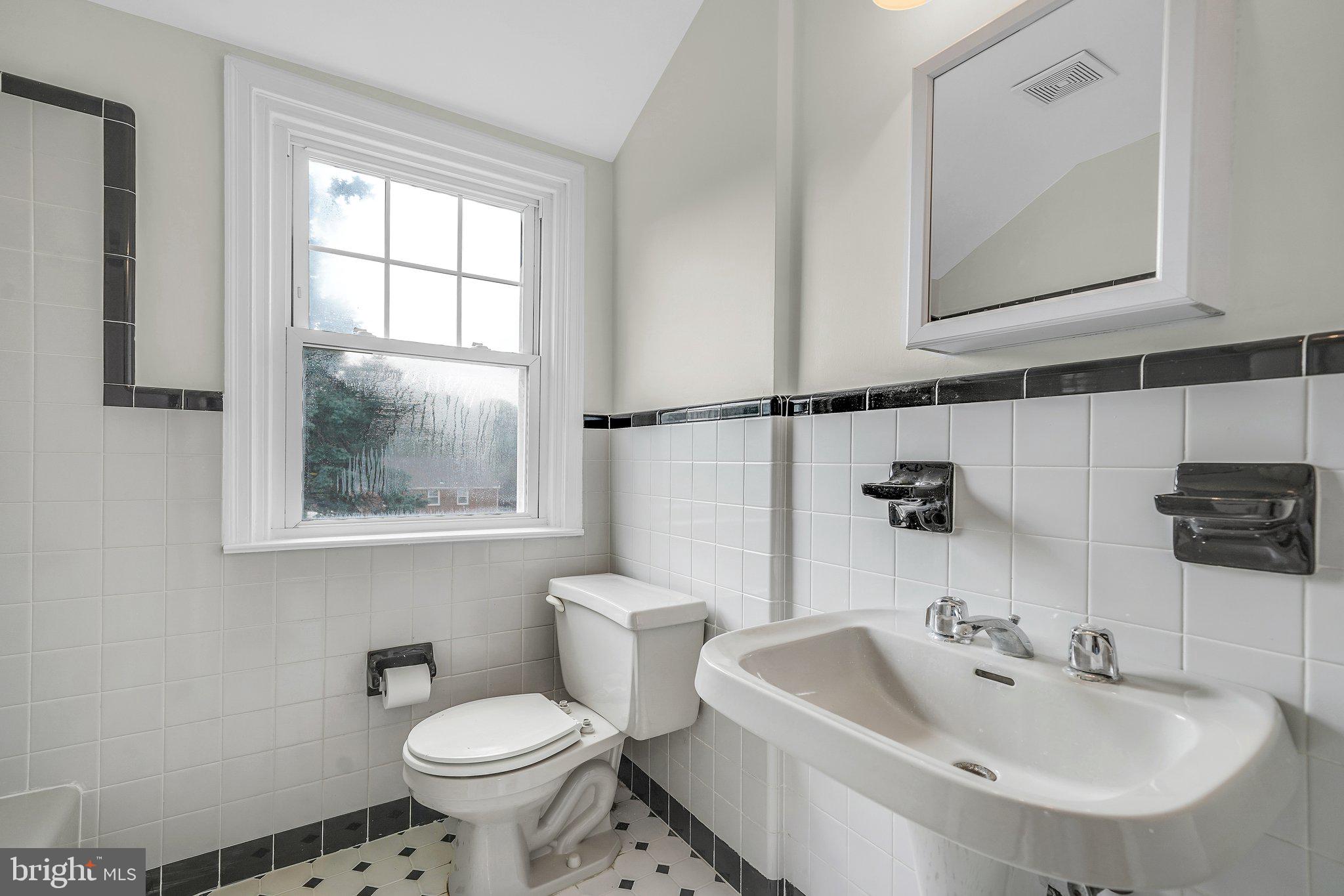1736 Earlington Road Havertown, PA 19083 - Photo 25 of 32