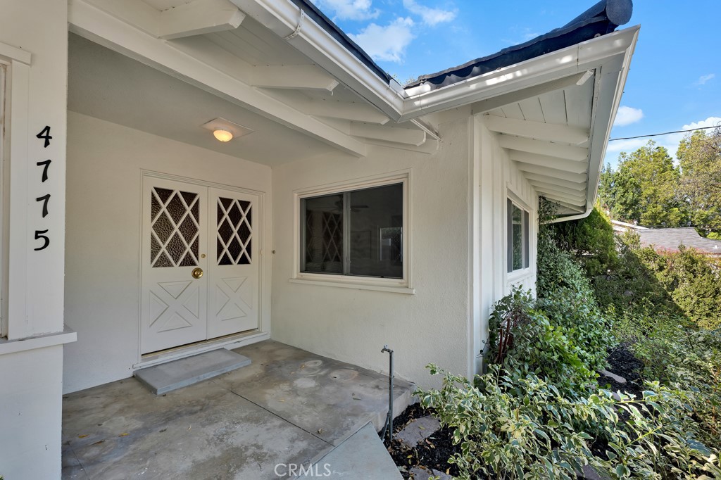 4775 Regalo Road Woodland Hills, CA 91364 - Photo 3 of 42