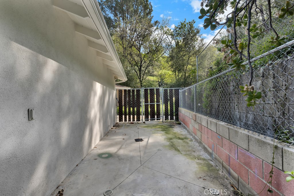4775 Regalo Road Woodland Hills, CA 91364 - Photo 36 of 42 a view of a balcony with a small yard