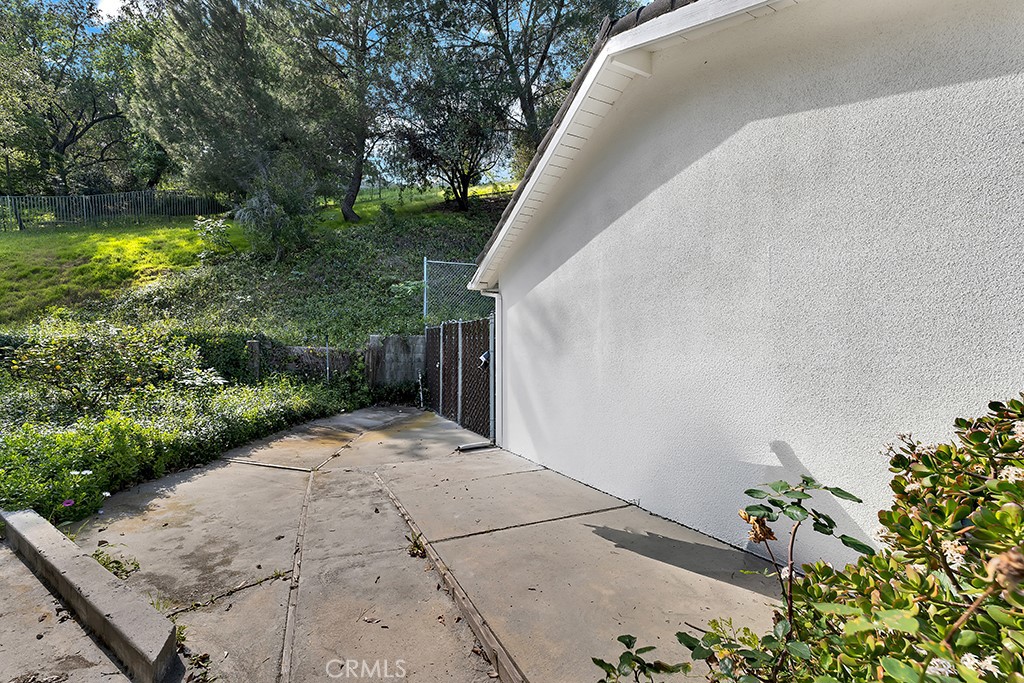 4775 Regalo Road Woodland Hills, CA 91364 - Photo 37 of 42 a view of a backyard