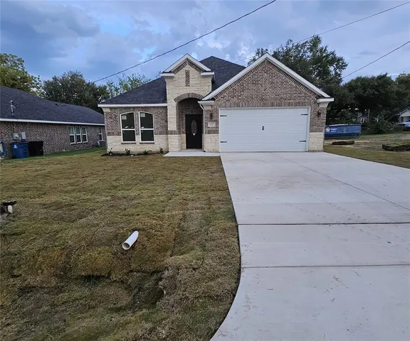 $339,900 | 202 East 1st N Street, Kaufman, TX 75142
