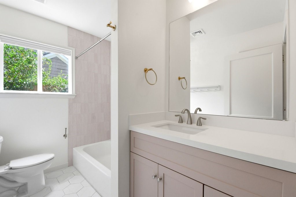 4227 Apollo Street Houston, TX 77018 - Photo 9 of 20 Gallery Image 9