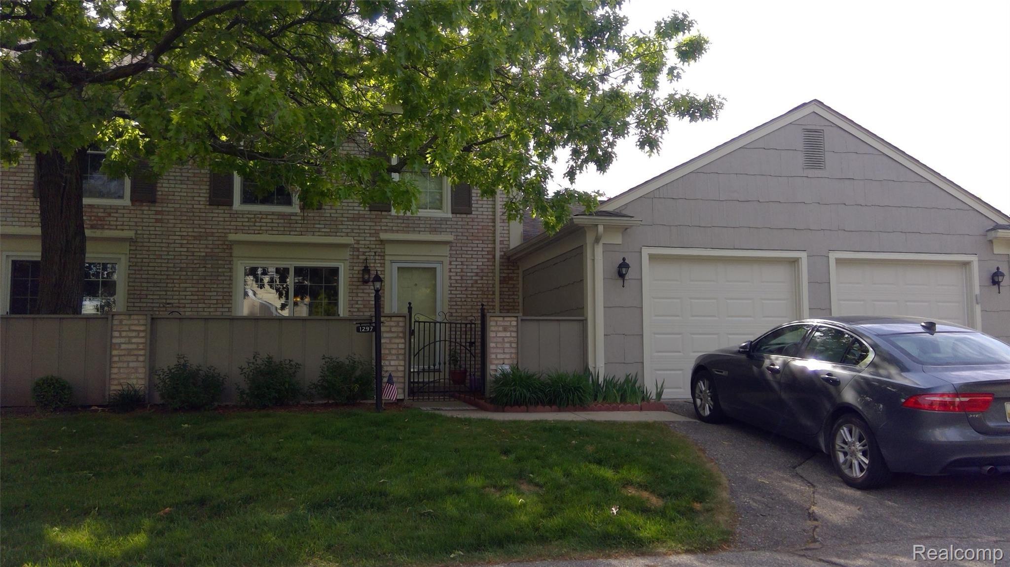 1297 Lamplighter Lane Rochester, MI 48306 - Photo 2 of 32 WIN_20200601_17_25_08_Pro.jpg