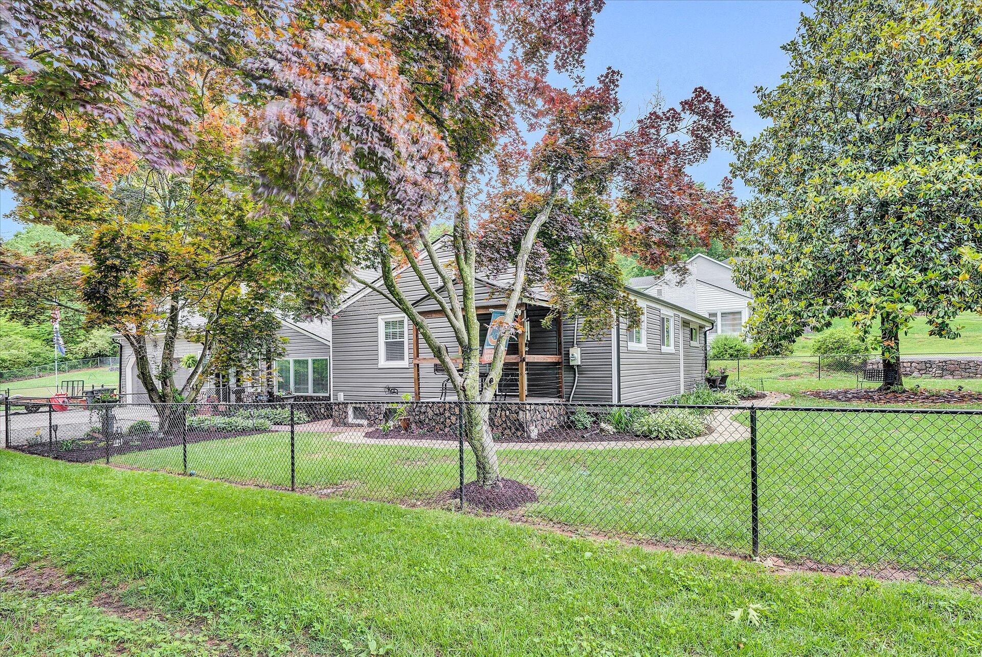 3611 Pinevale Road Roanoke, VA 24018 - Photo 3 of 57 02-DSC00154