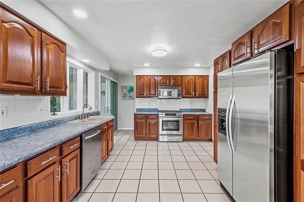 185 Hickory Grade Road Bridgeville, PA 15017 - Photo 8 of 25 Gallery Image 8