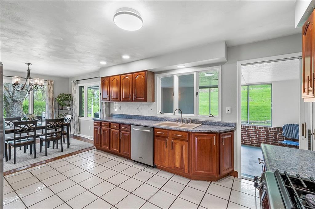 185 Hickory Grade Road Bridgeville, PA 15017 - Photo 9 of 25 Gallery Image 9