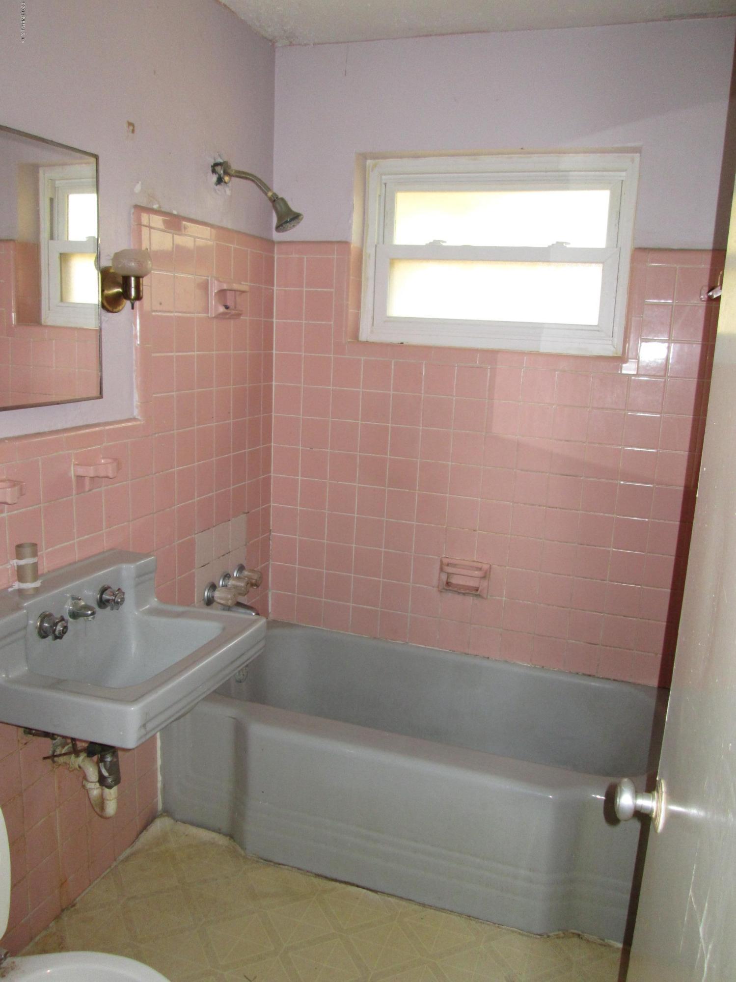 2235 Newberry Road Jacksonville, FL 32218 - Photo 10 of 12 a bathroom with a sink and a bathtub