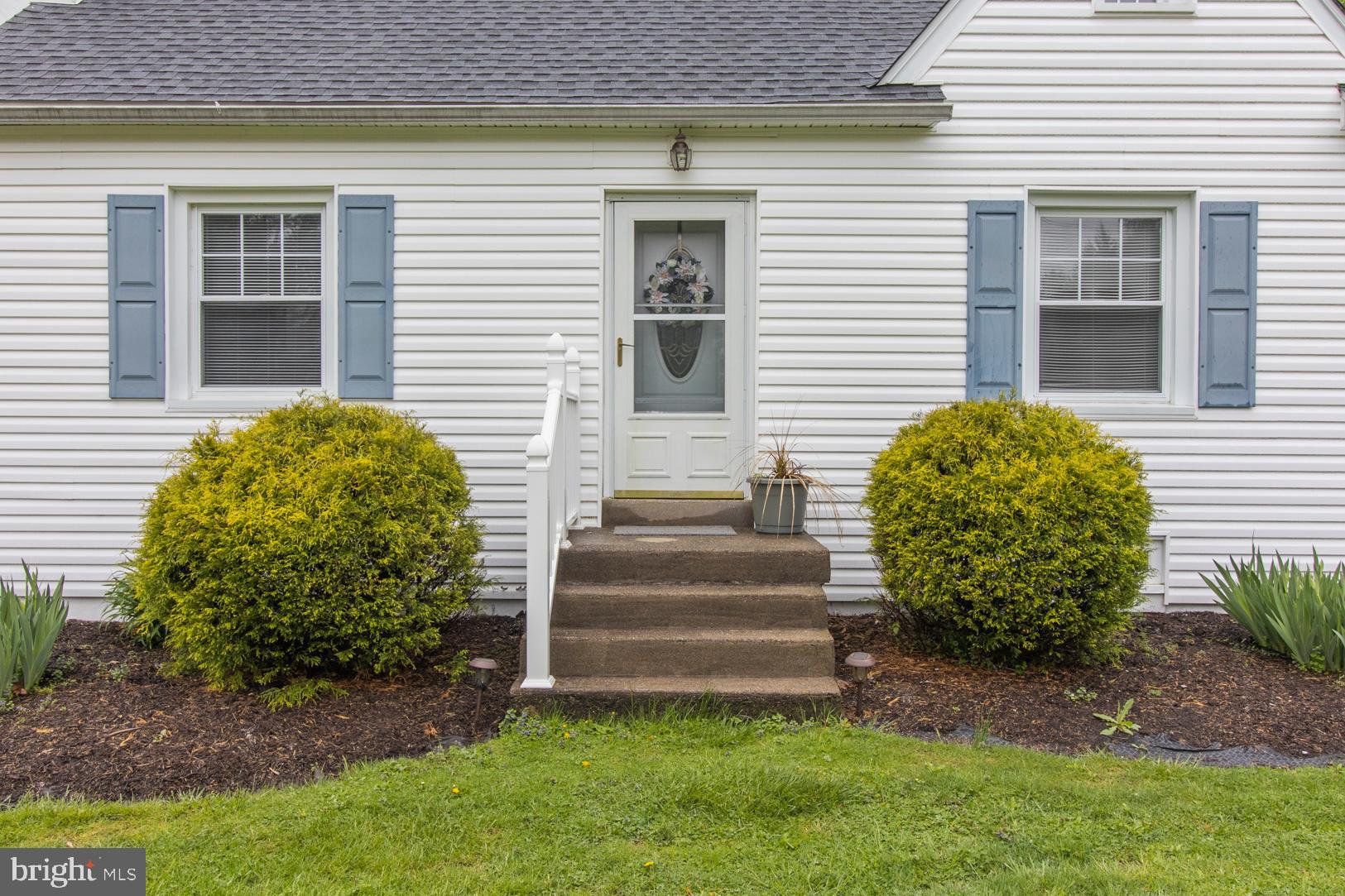 2112 Longview Road Warrington, PA 18976 - Photo 45 of 79 Exterior front.