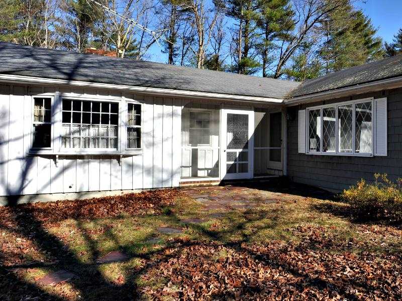 8 Little Nook Road Plaistow, NH 03865 - Photo 2 of 25 Gallery Image 2