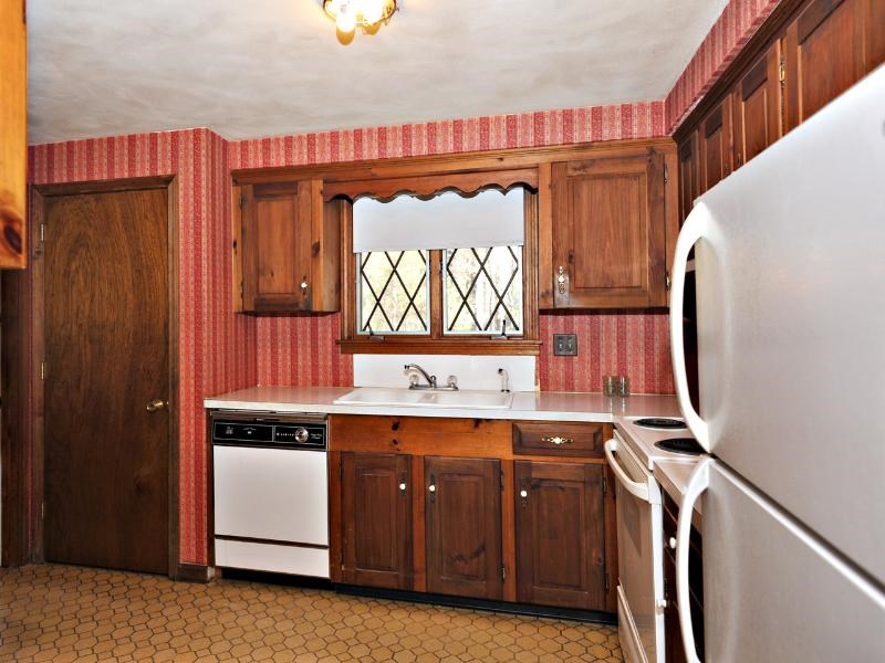 8 Little Nook Road Plaistow, NH 03865 - Photo 3 of 25 Gallery Image 3