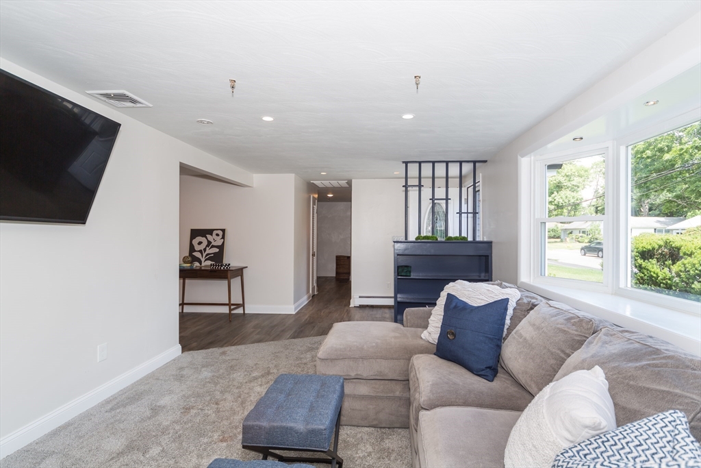 19 Greenleaf Road Natick, MA 01760 - Photo 5 of 32 Gallery Image 5