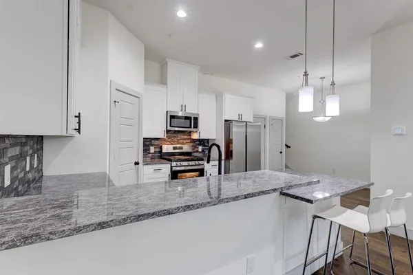 $2,900 | 6043 Rivendell Drive, Frisco, TX 75035