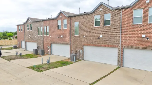 $2,900 | 6043 Rivendell Drive, Frisco, TX 75035