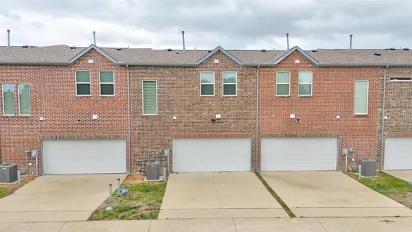 $2,900 | 6043 Rivendell Drive, Frisco, TX 75035