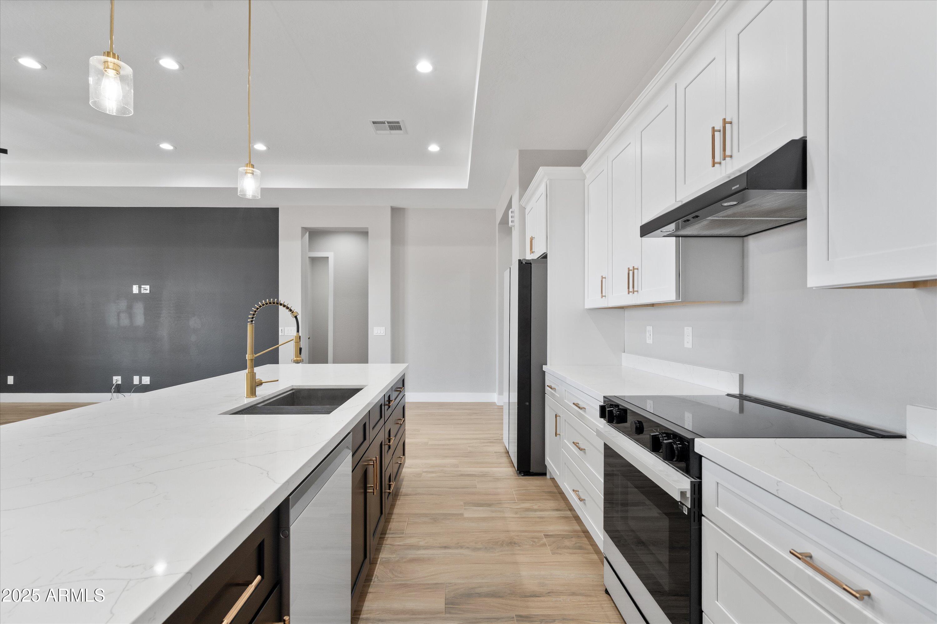 20765 West Cheyenne Road Buckeye, AZ 85326 - Photo 12 of 54 12-Kitchen