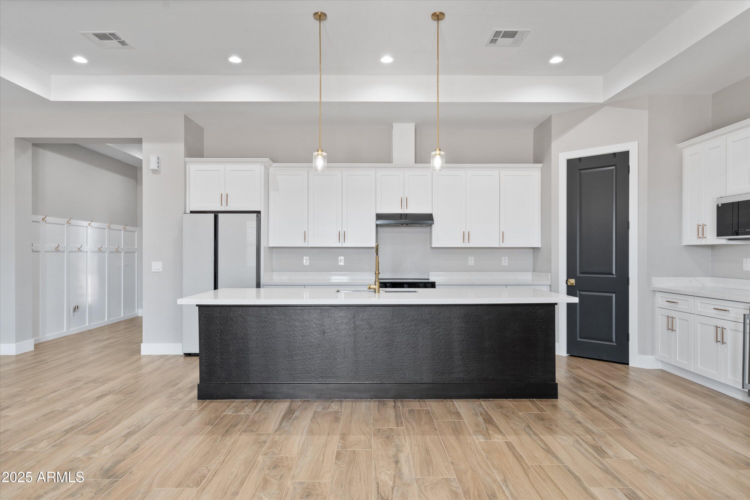 20765 West Cheyenne Road Buckeye, AZ 85326 - Photo 9 of 54 09-Kitchen