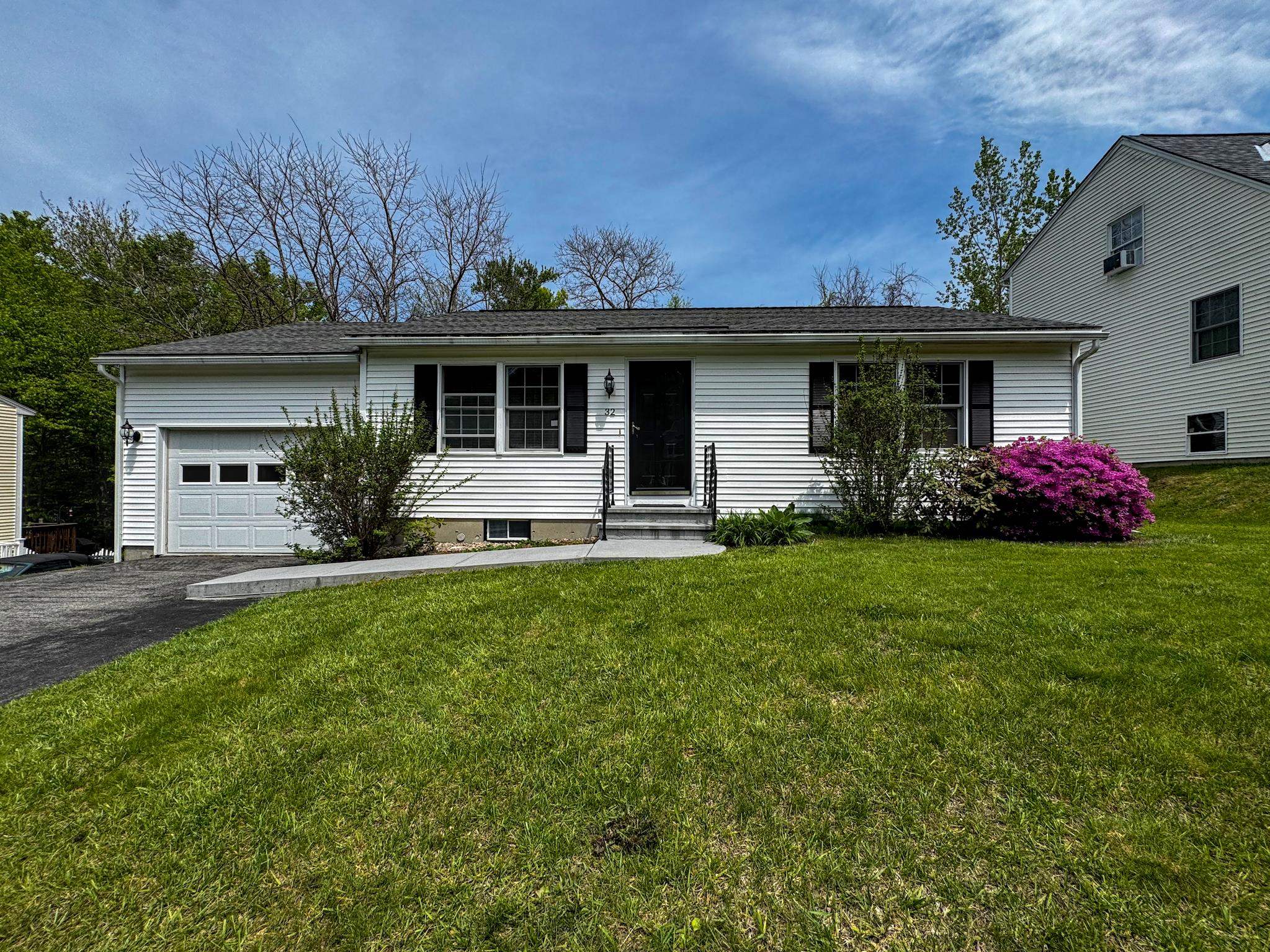 32 Albe Drive Bennington, VT 05201 - Photo 2 of 40
