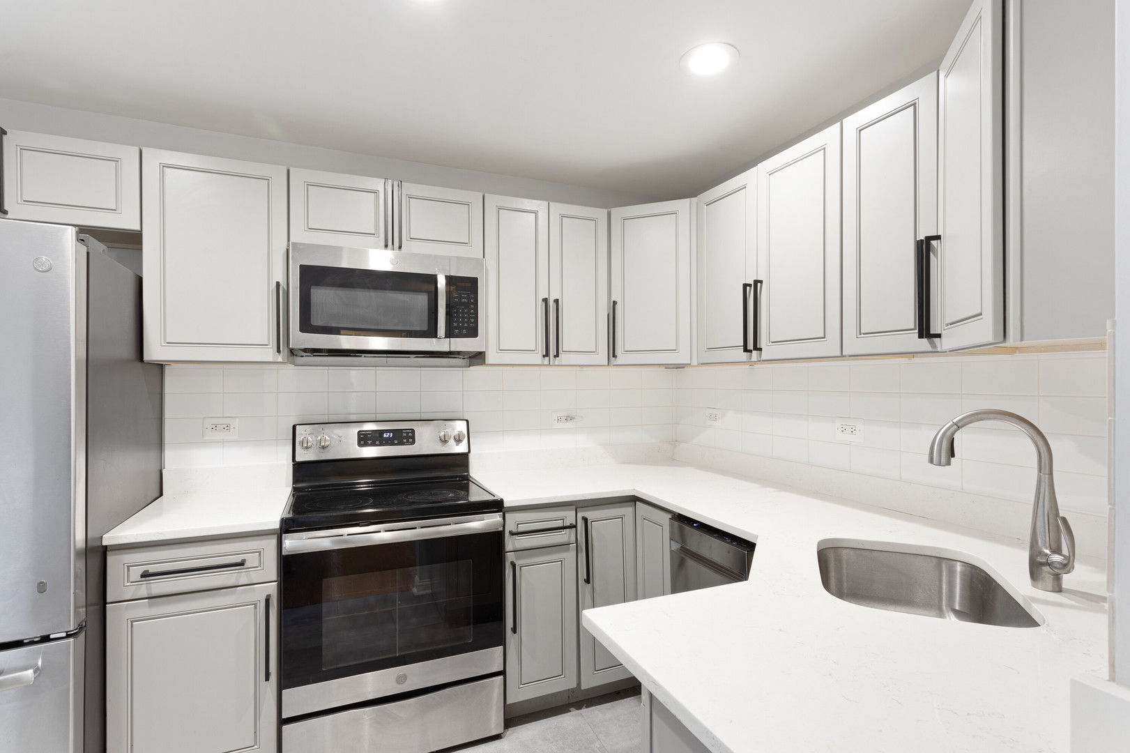 6826 North Ridge Boulevard, Unit 302 Chicago, IL 60645 - Photo 4 of 13