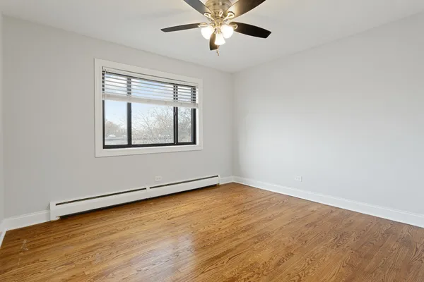 $2,000 | 6826 North Ridge Boulevard, Unit 302, Chicago, IL 60645