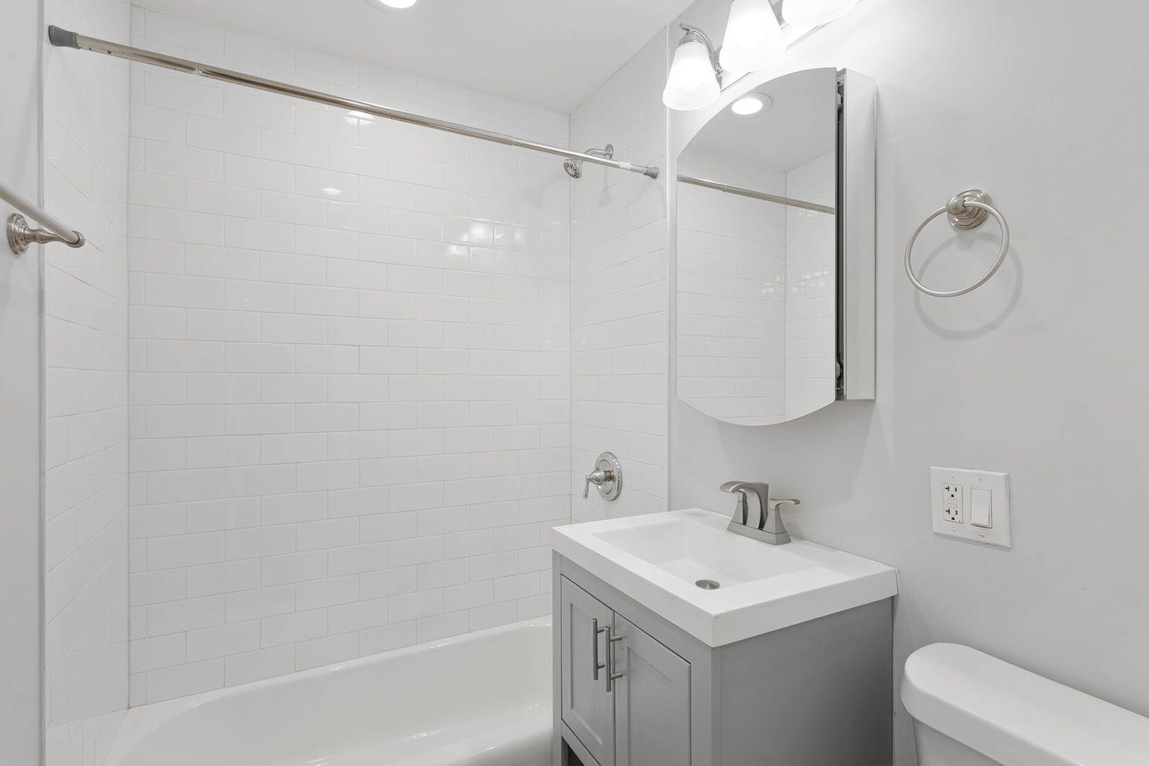 6826 North Ridge Boulevard, Unit 302 Chicago, IL 60645 - Photo 10 of 13