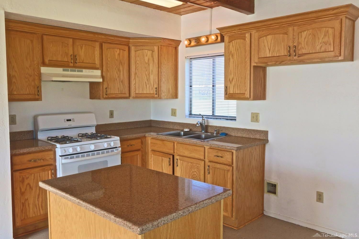 29501 Fawn Way Tehachapi, CA 93561 - Photo 8 of 37 Gallery Image 8