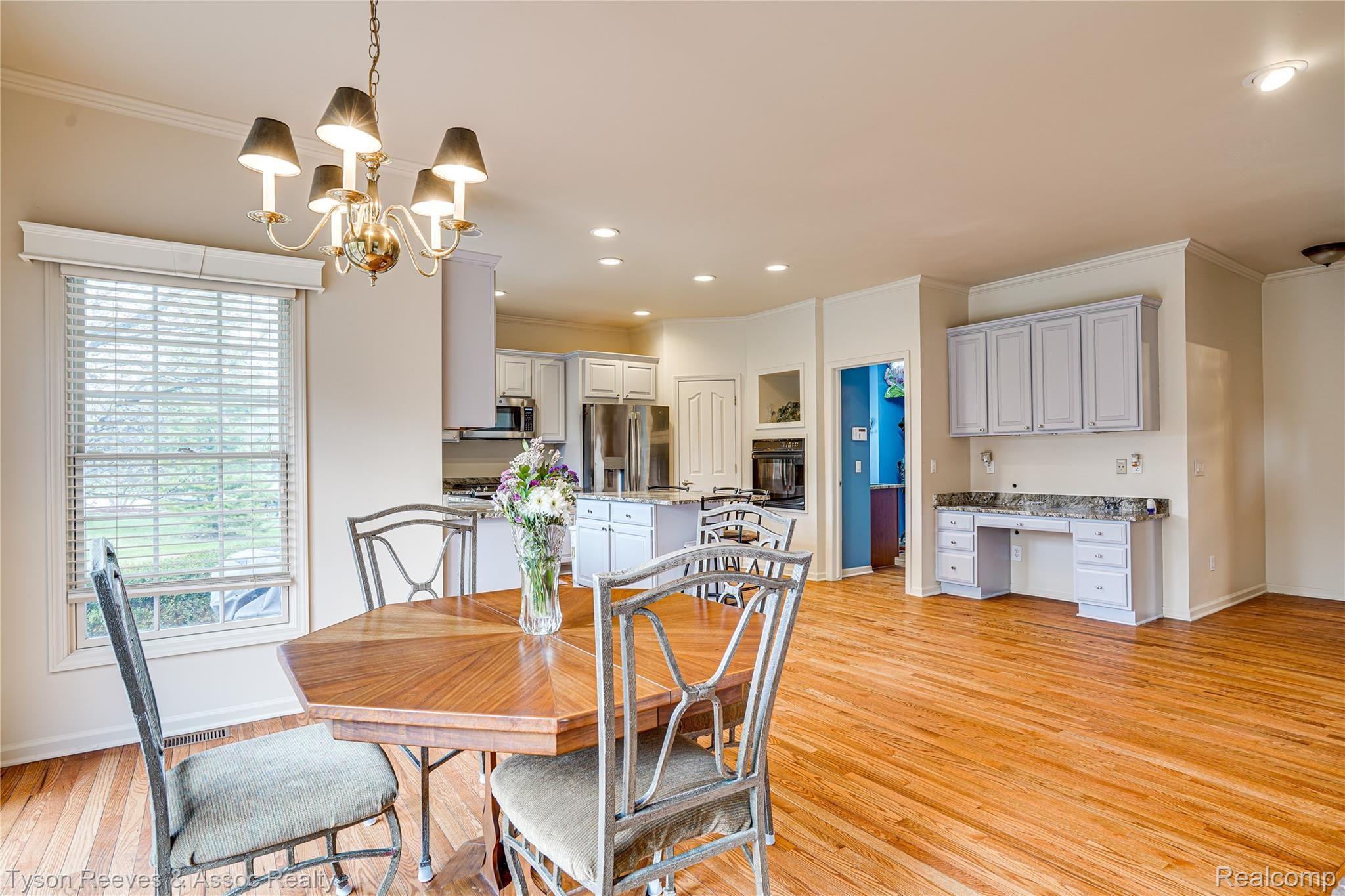 1957 Catlin Drive Rochester, MI 48306 - Photo 12 of 38 Breakfast Nook.jpg