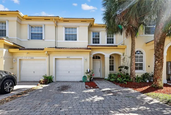 a view of a house with a yard
