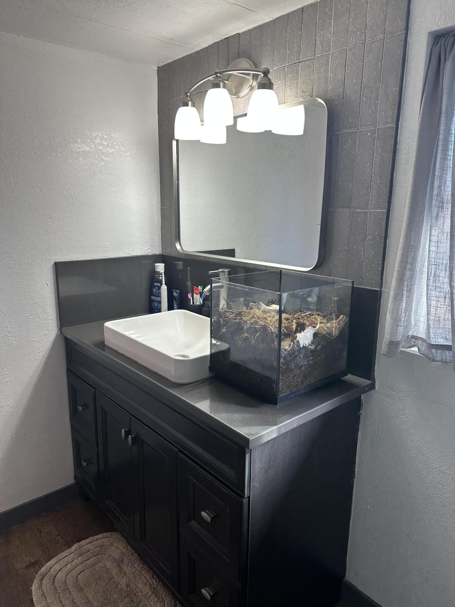 136010 Highway 97 Crescent, OR 97733 - Photo 21 of 55 Main bath