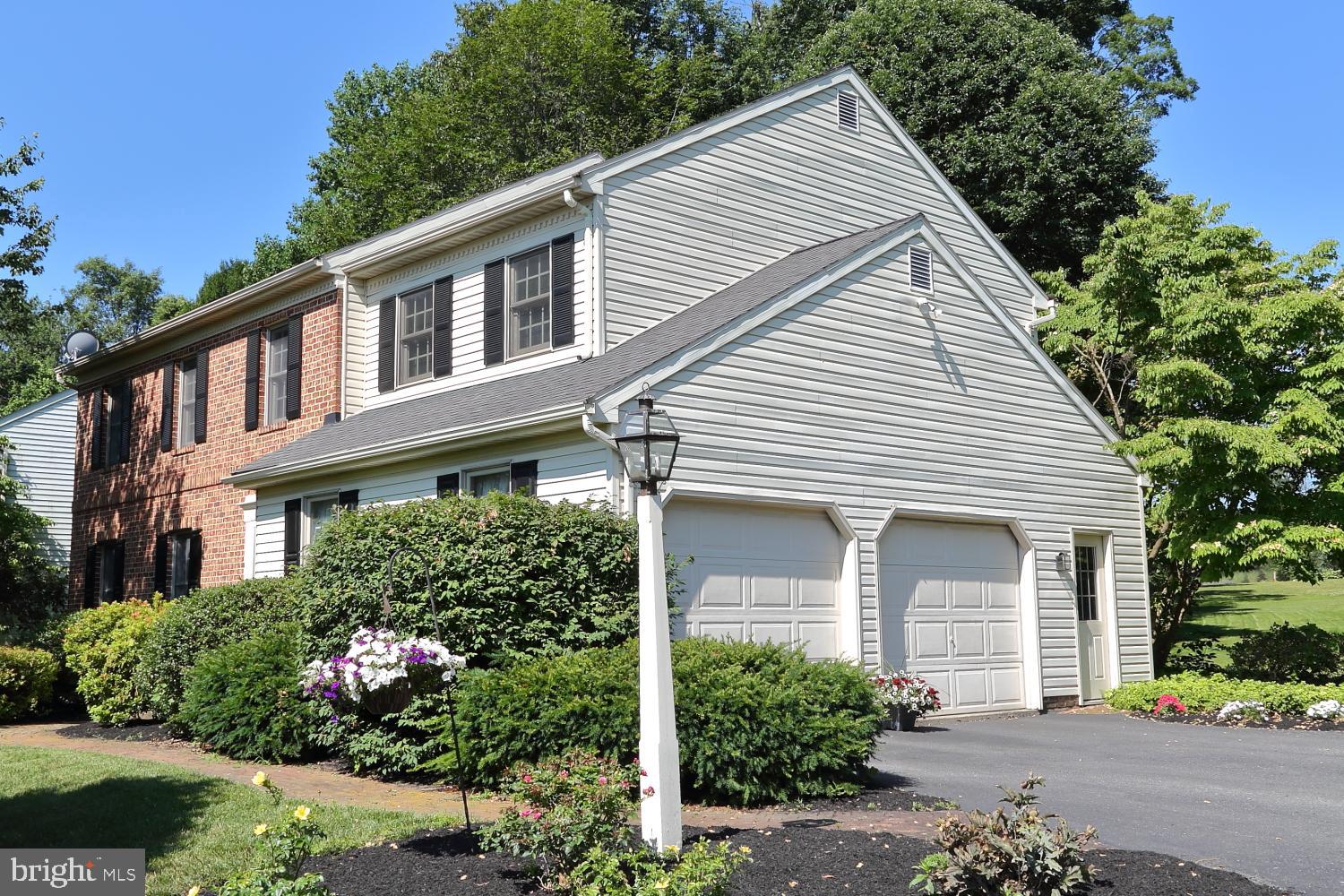 901 Hunters Path Lancaster, PA 17601 - Photo 2 of 37 Gallery Image 2