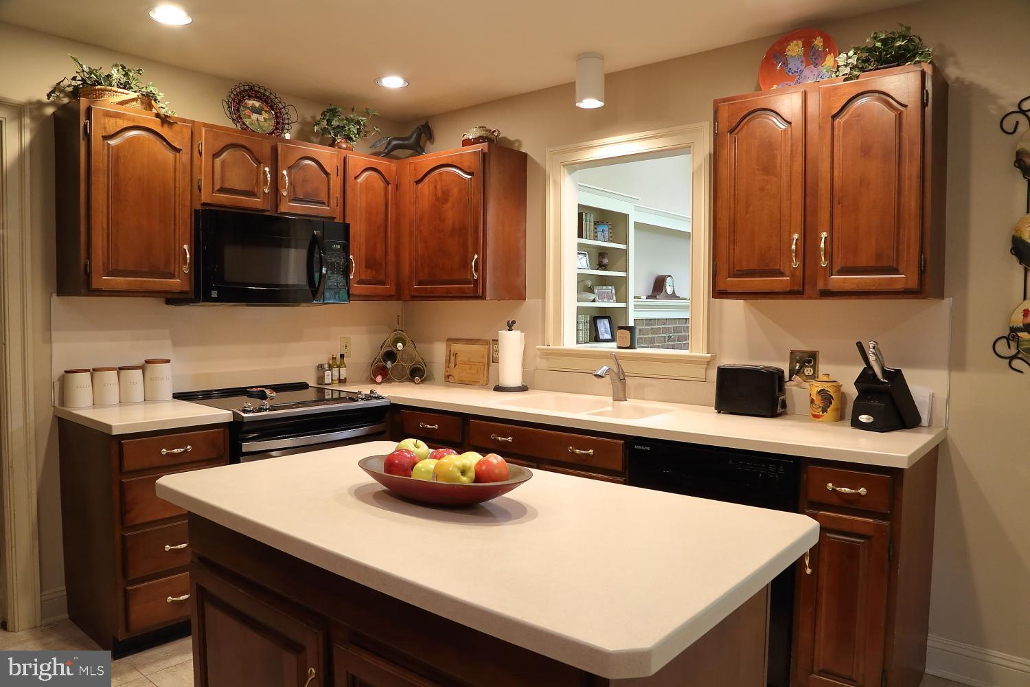 901 Hunters Path Lancaster, PA 17601 - Photo 14 of 37 Gallery Image 14