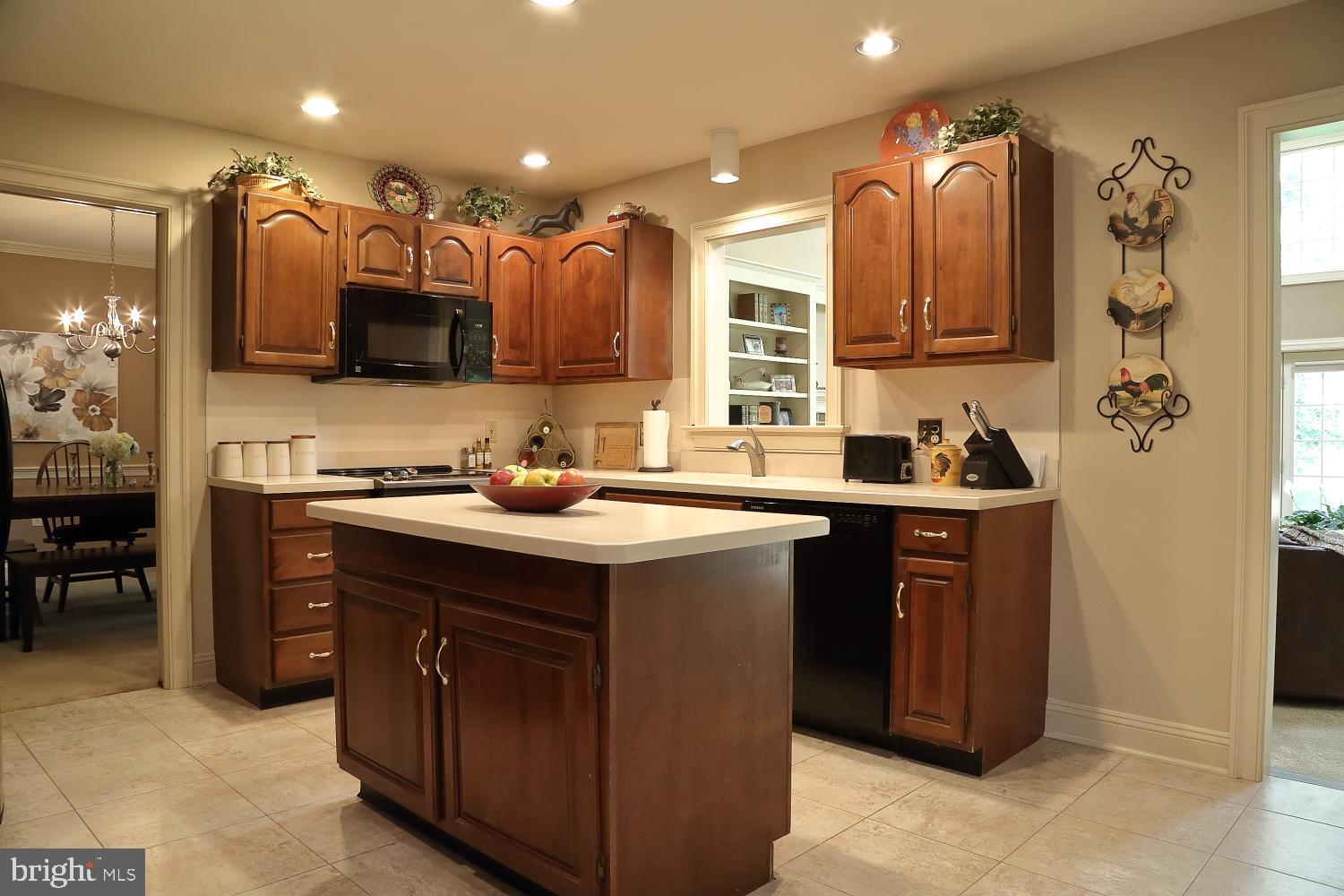 901 Hunters Path Lancaster, PA 17601 - Photo 17 of 37 Gallery Image 17