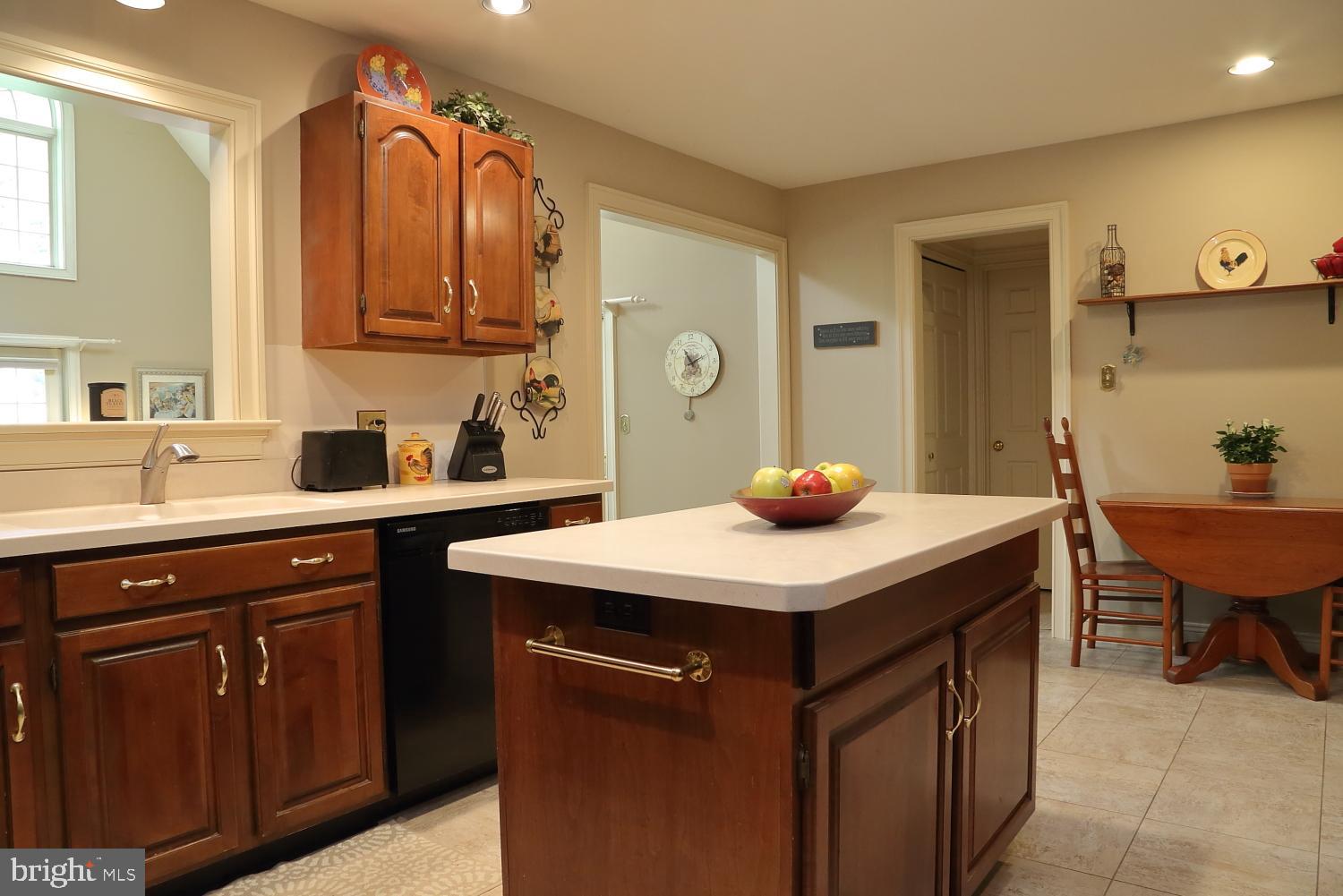 901 Hunters Path Lancaster, PA 17601 - Photo 18 of 37 Gallery Image 18