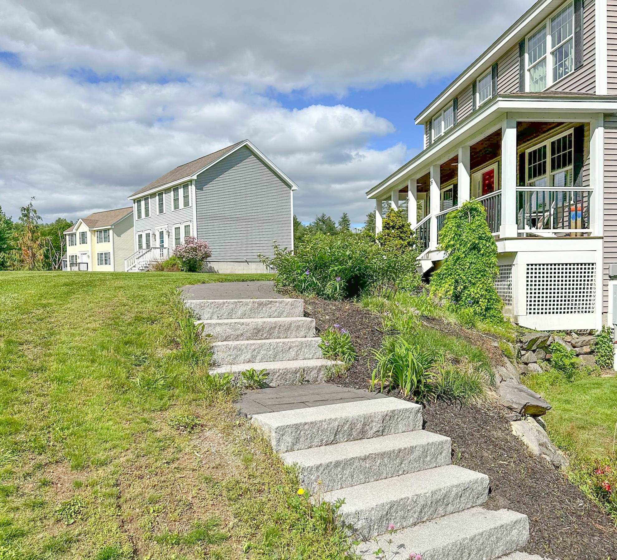 16 Molly Way Epping, NH 03042 - Photo 2 of 25