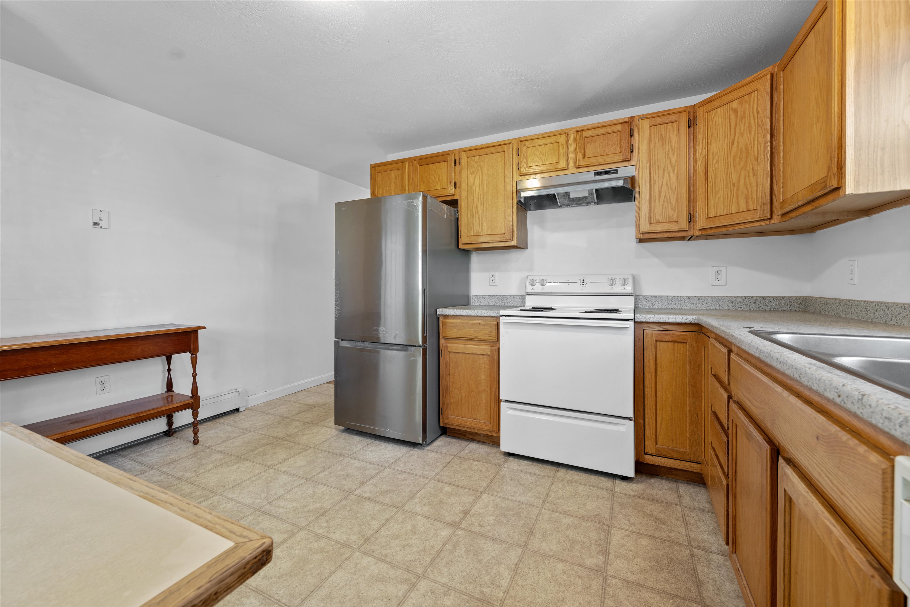 256 East High Street Manchester, NH 03104 - Photo 3 of 29