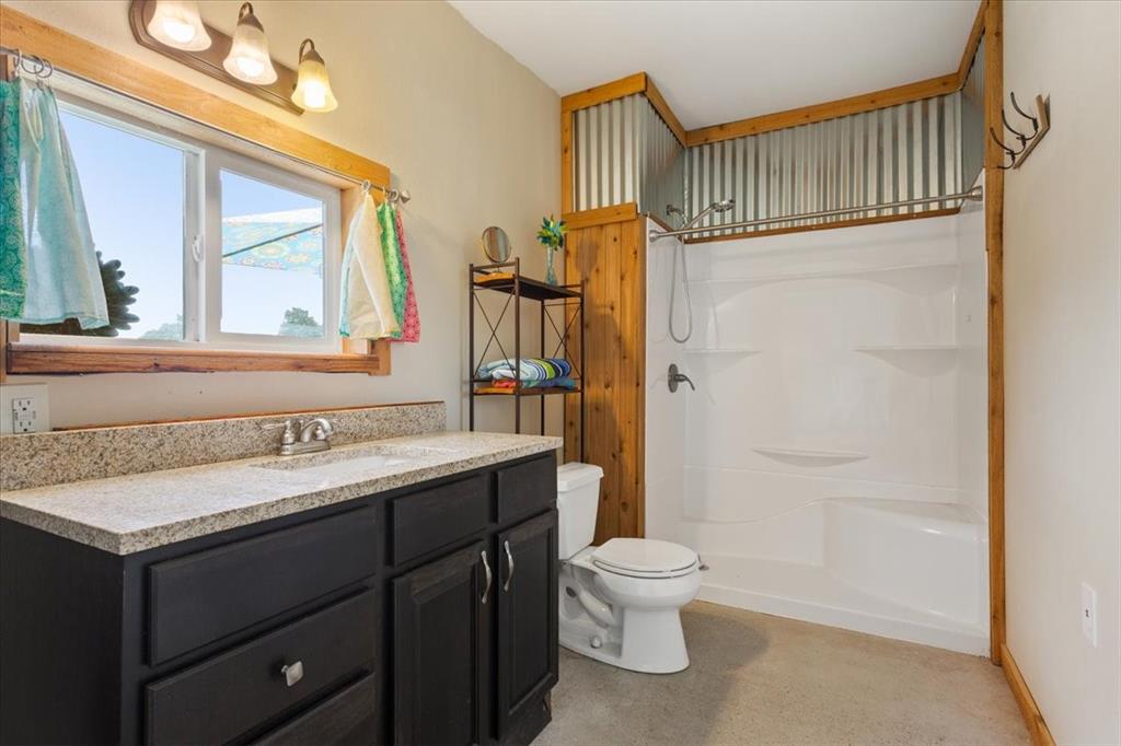 174 Ross Rd Spur Waco, TX 76705 - Photo 35 of 40 Guest/Pool house with full bathroom.