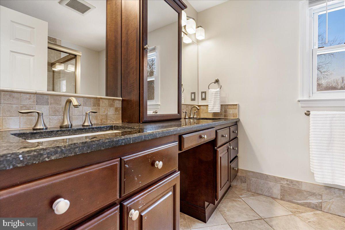 27 Cartwright Drive Princeton Junction, NJ 08550 - Photo 19 of 36 Primary En Suite Bath