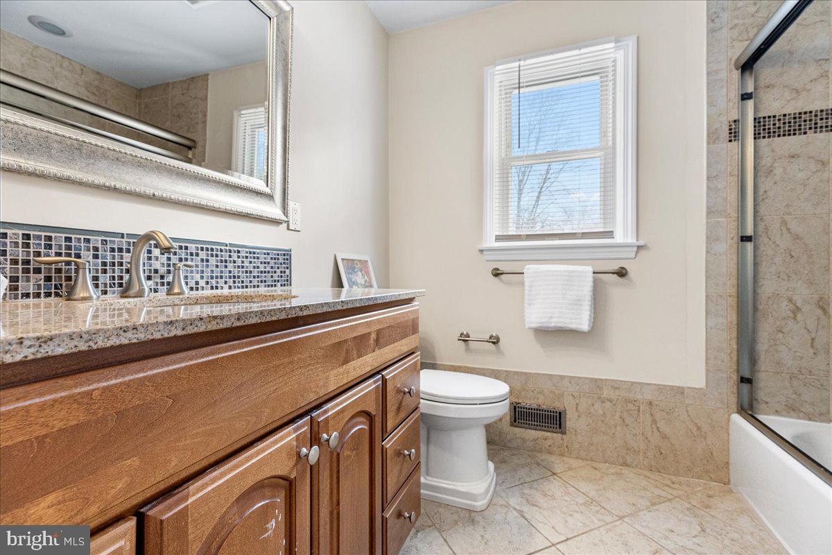 27 Cartwright Drive Princeton Junction, NJ 08550 - Photo 26 of 36 Full Hall. Bath