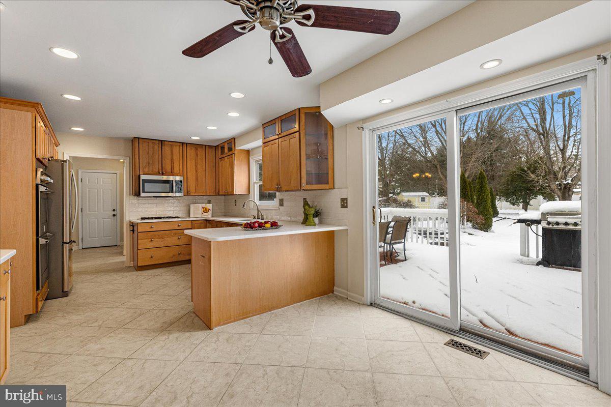 27 Cartwright Drive Princeton Junction, NJ 08550 - Photo 8 of 36 Eat In Kitchen