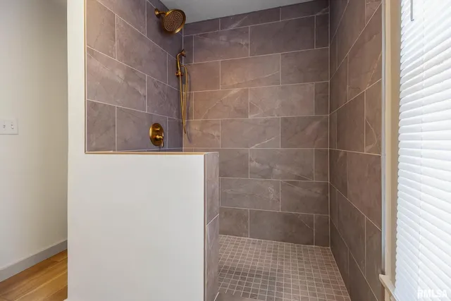 $175,000 | 1510 South Division Street, Carterville, IL 62918